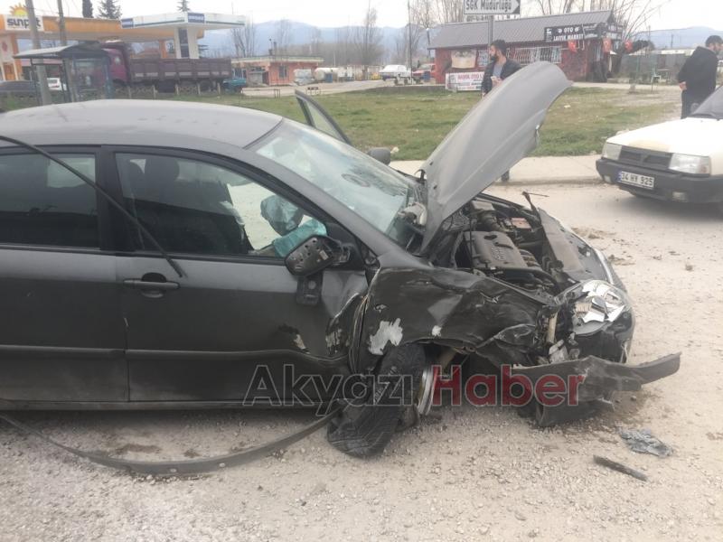 Otomobil Yakıt Tankerine Çarptı