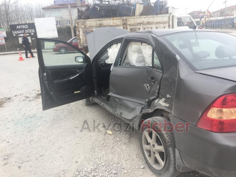 Otomobil Yakıt Tankerine Çarptı