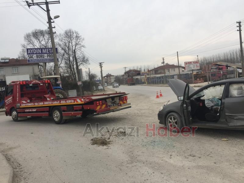 Otomobil Yakıt Tankerine Çarptı