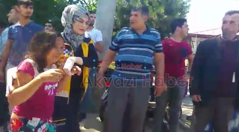  Otomobil Yoldan Karşıya Geçmek İsteyen Çocuklara Çarptı