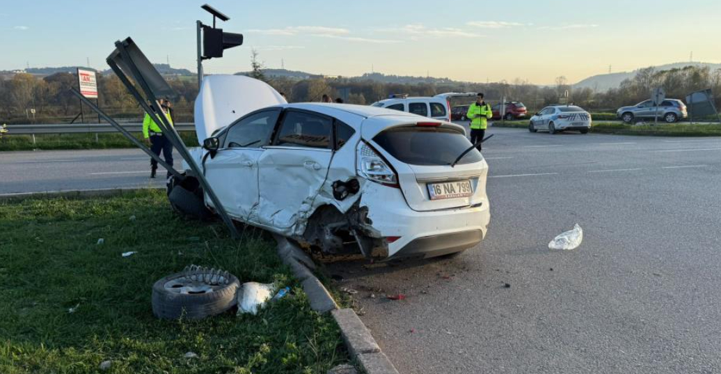 Otomobiller çarpıştı: 6 yaralı