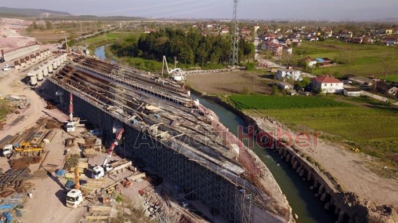 Otoyol inşaatındaki çalışmalar havadan görüntülendi