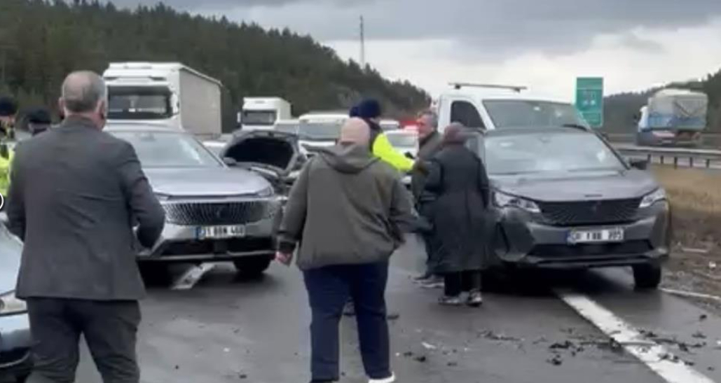 Otoyolda 10 araç birbirine girdi