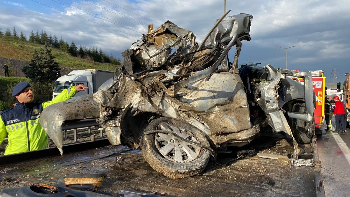 Otoyolda feci kaza: Karı-koca öldü