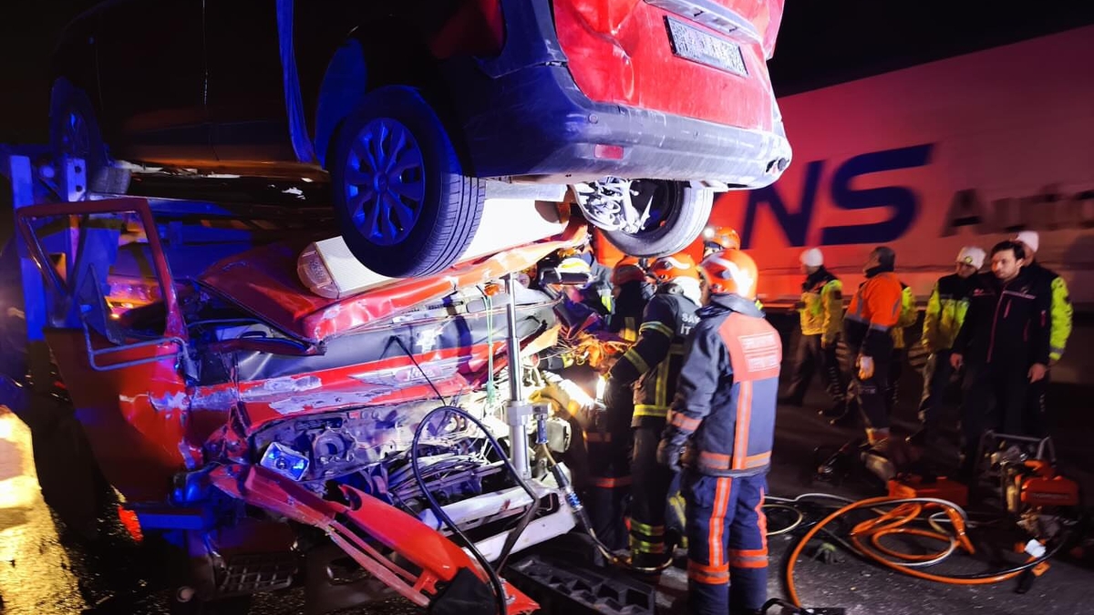 Otoyolda kaza; Sürücü için seferber oldular