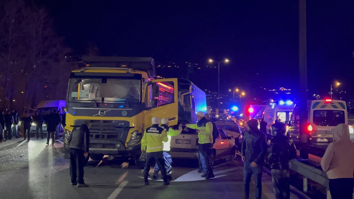 Otoyoldaki kazad a28 yaşındaki genç öldü