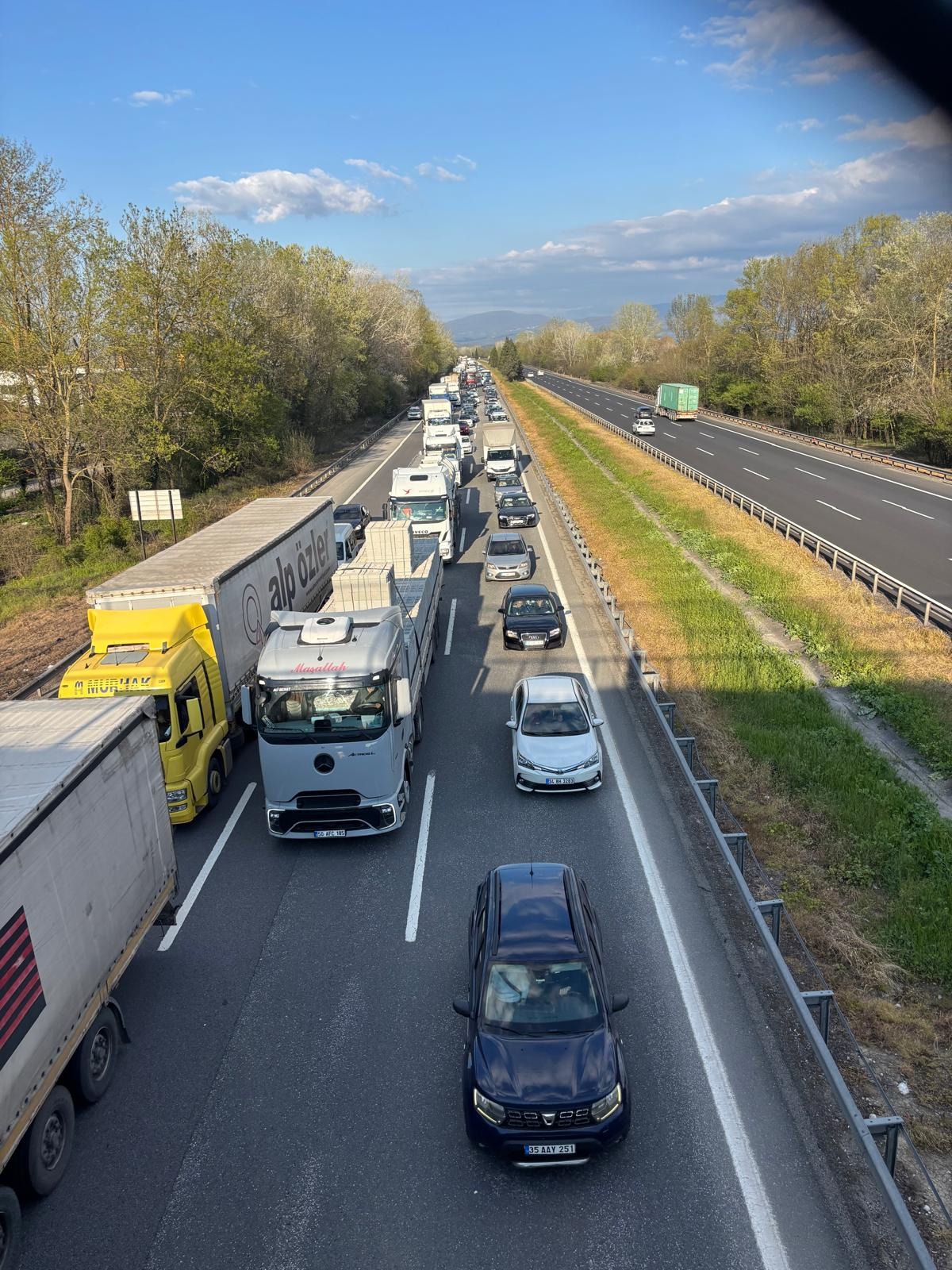 Otoyolun Akyazı kesiminde kaza