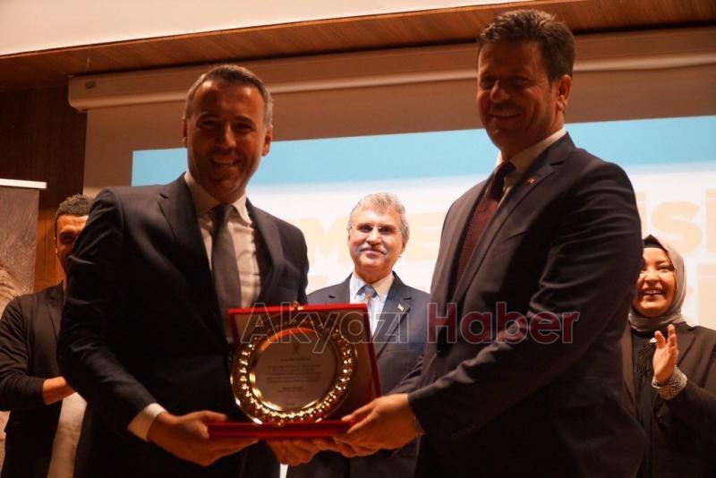 Oy oranıyla Marmara birincisi olan Soykan ve Ekrem Plaketle ödüllendirildi