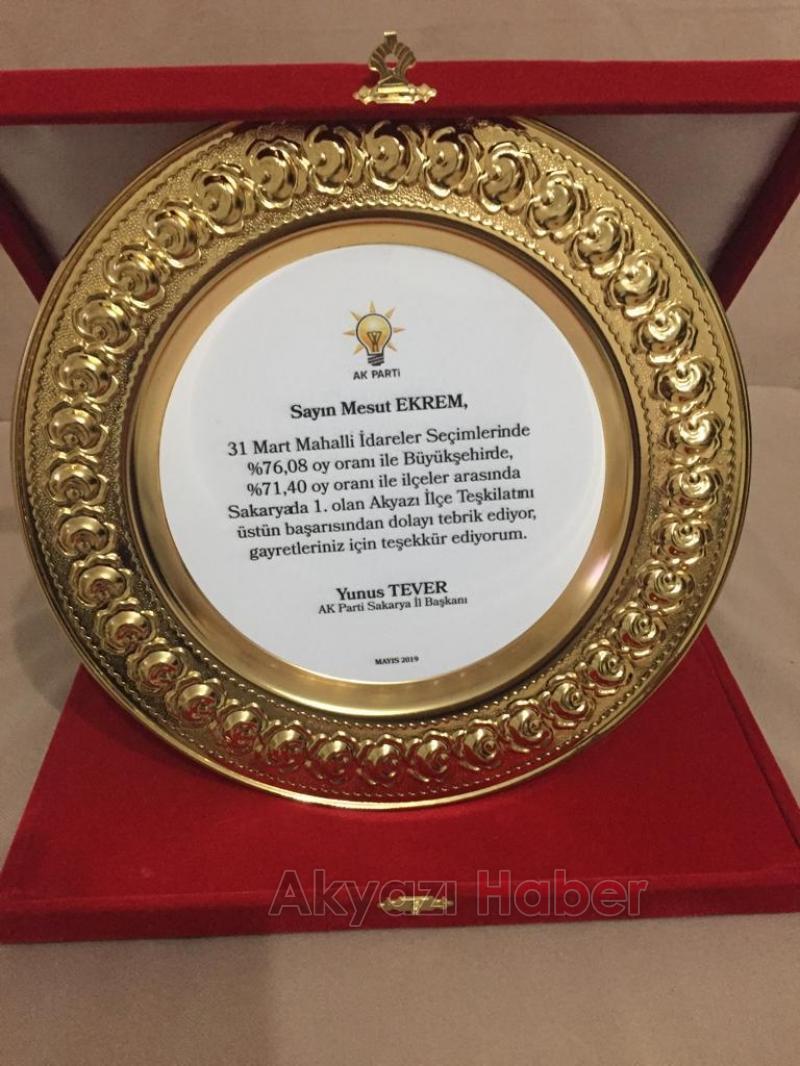 Oy oranıyla Marmara birincisi olan Soykan ve Ekrem Plaketle ödüllendirildi