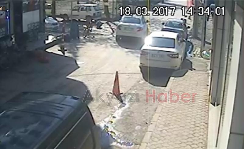 Oyun oynayan 3 çocuğu otomobil ile altına aldı 