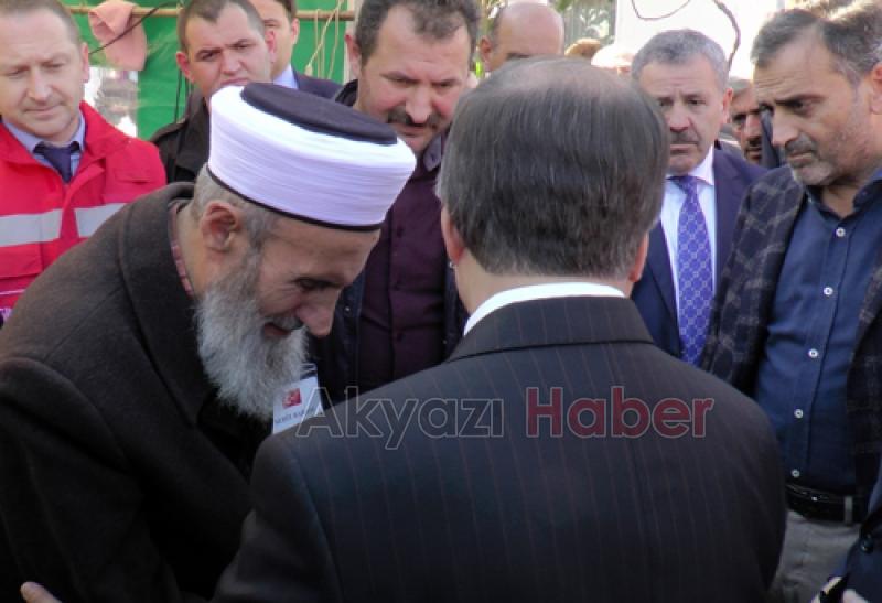 Oyuncak kamyonu ile babasının ardından gitti