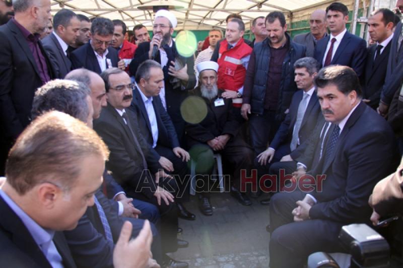 Oyuncak kamyonu ile babasının ardından gitti