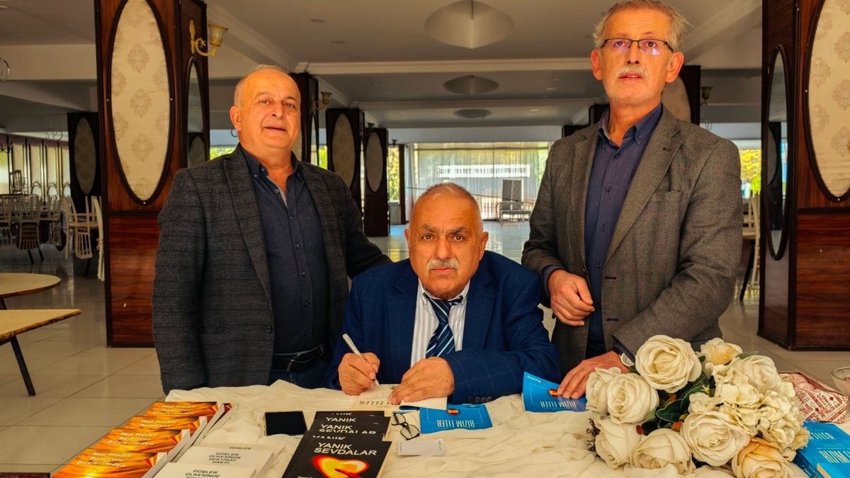 Ozan Muhammet Avcı Akyazı'da okurları ile buluştu