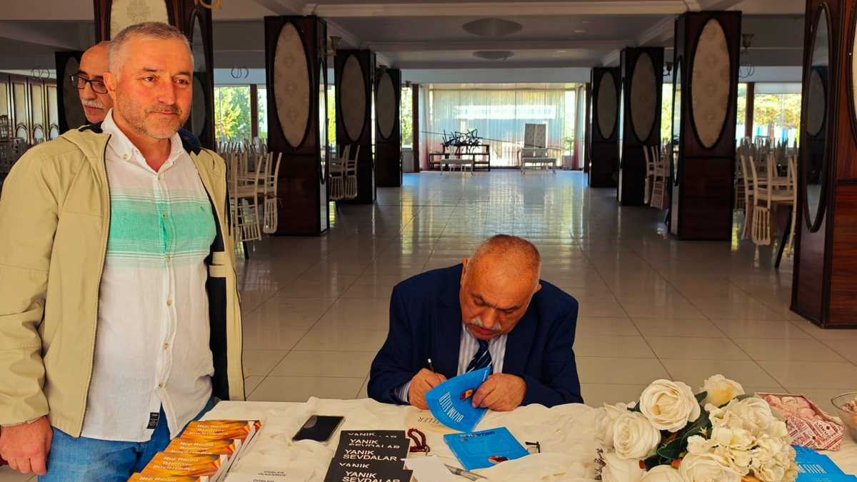 Ozan Muhammet Avcı Akyazı'da okurları ile buluştu