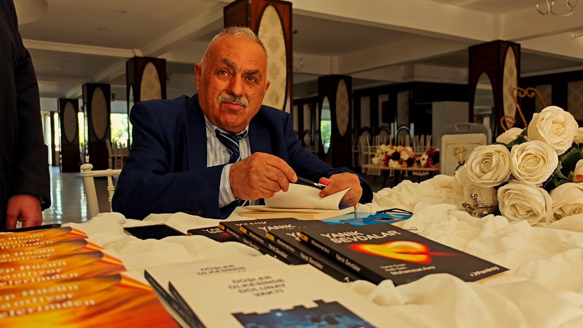 Ozan Muhammet Avcı Akyazı'da okurları ile buluştu