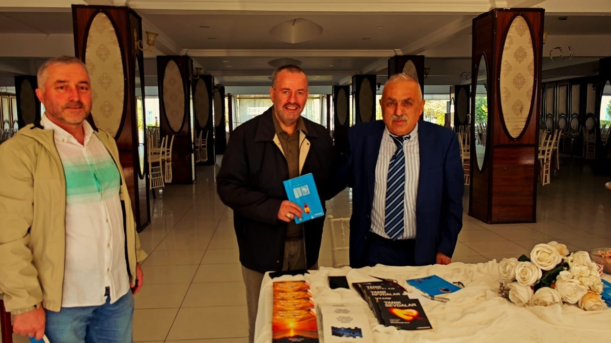 Ozan Muhammet Avcı Akyazı'da okurları ile buluştu