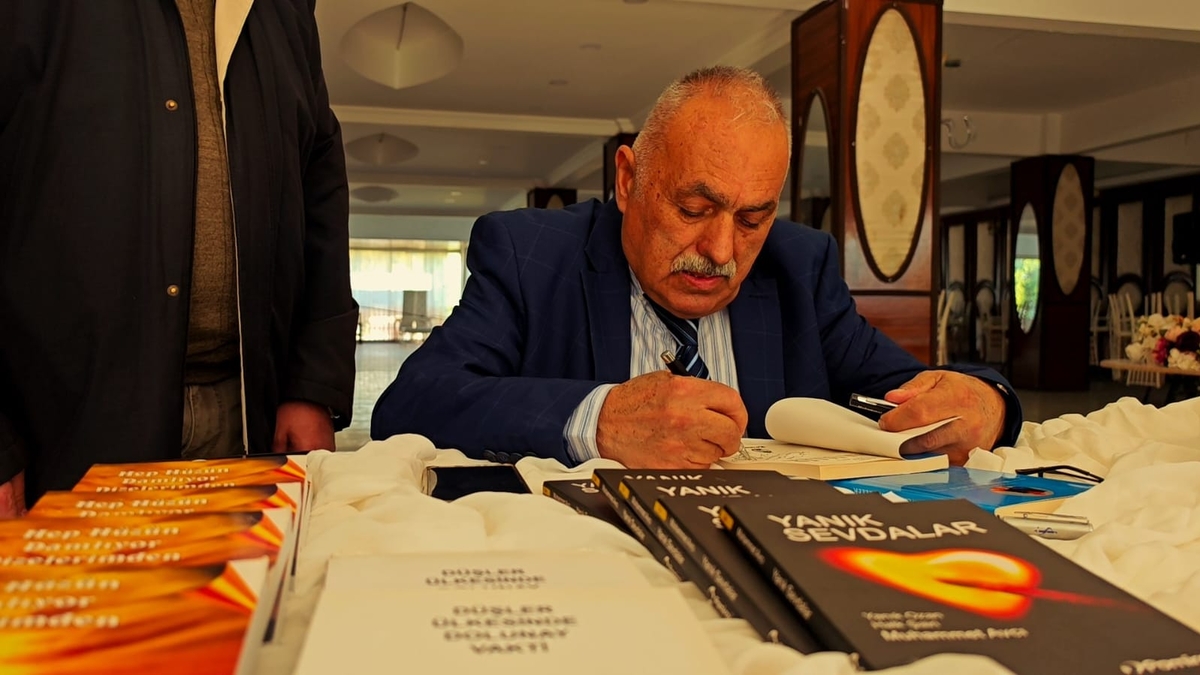 Ozan Muhammet Avcı Akyazı'da okurları ile buluştu