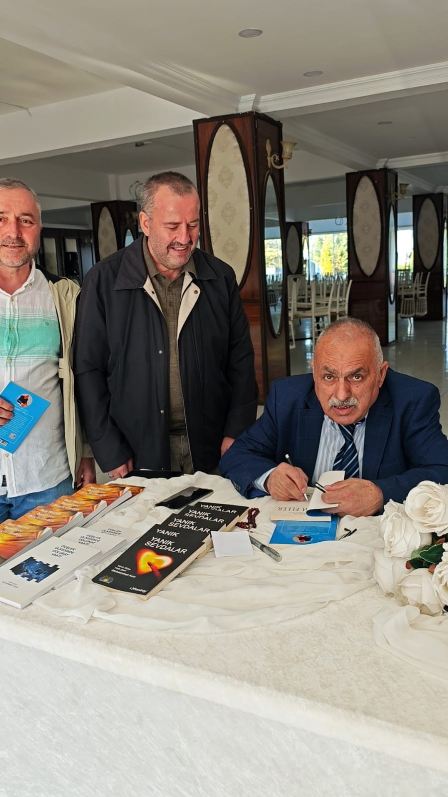 Ozan Muhammet Avcı Akyazı'da okurları ile buluştu