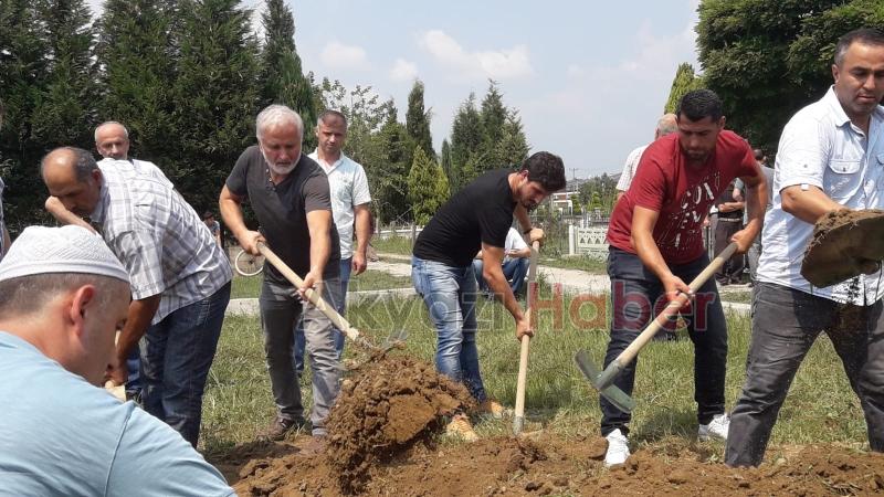 Özdemir Ailesi Büyügünü Kaybetti