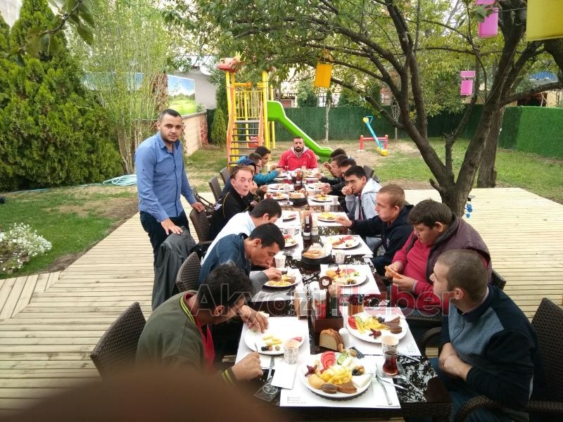  Özel Eğitim Sınıfı Öğrencileri Moral Depoladı