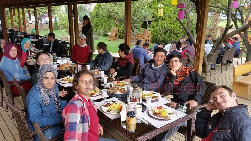  Özel Eğitim Sınıfı Öğrencileri Moral Depoladı