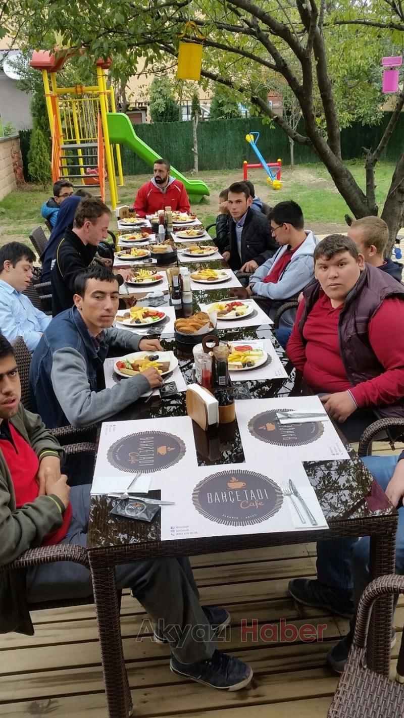  Özel Eğitim Sınıfı Öğrencileri Moral Depoladı