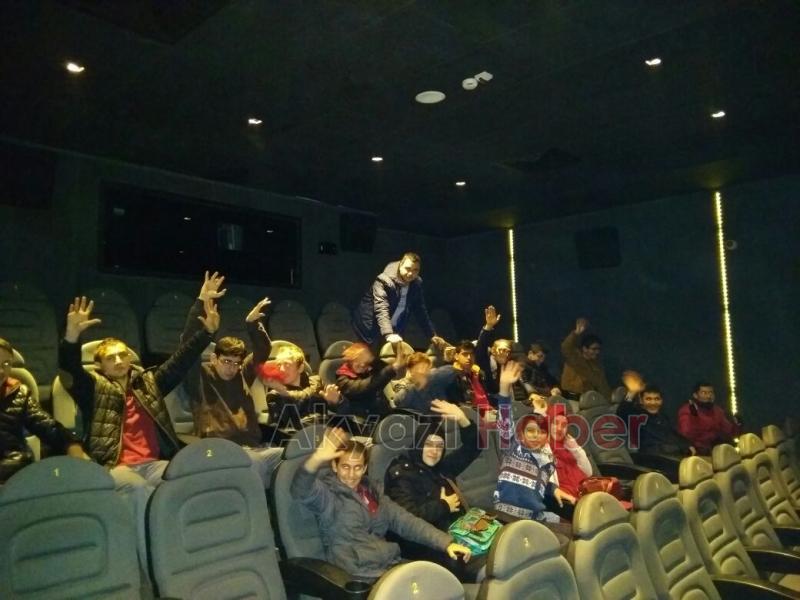  Özel Eğitim Sınıfı Öğrencilerinden Sinema Keyfi