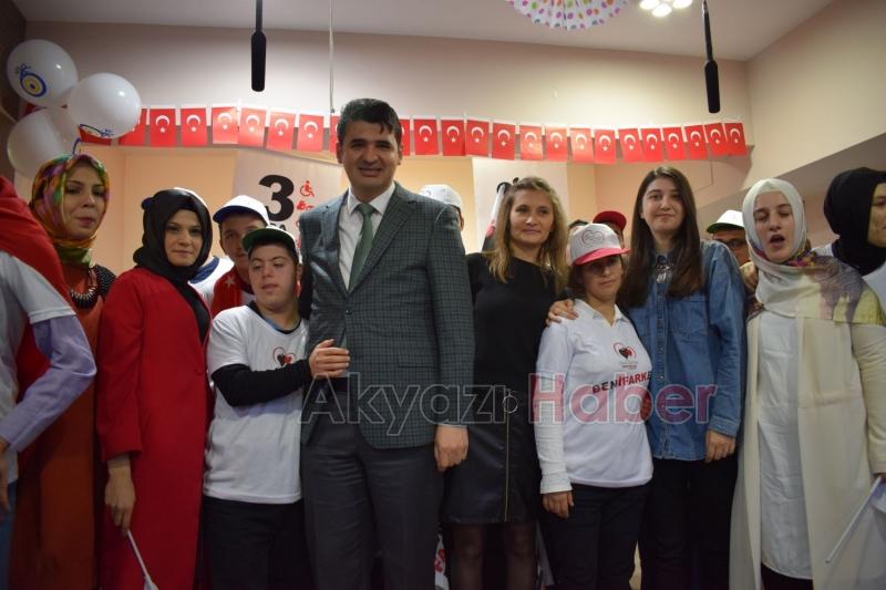 Özel Eğitim sınıfları Öğrencilerinden Engelliler Günü Programı