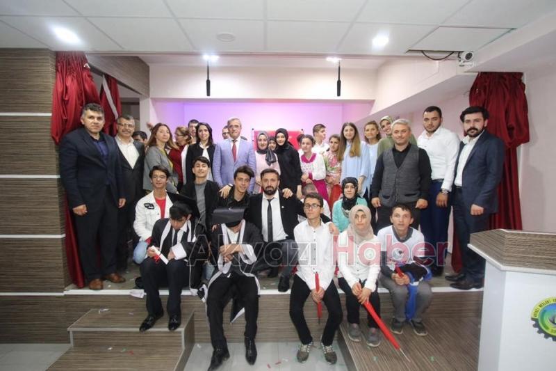 Özel Eğitim Sınıfı Öğrencilerinden Engelliler Haftası Programı