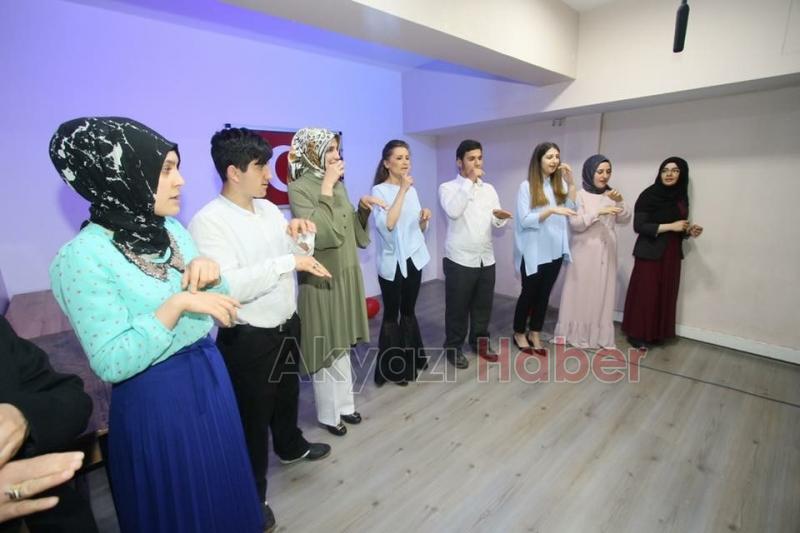 Özel Eğitim Sınıfı Öğrencilerinden Engelliler Haftası Programı