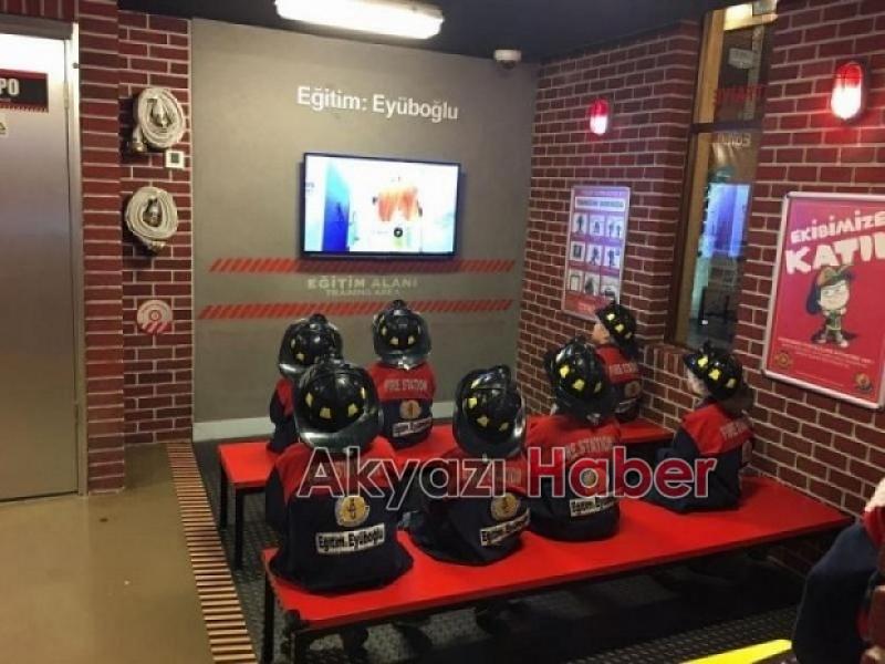 Özel Renkli Eller Kreş Gündüz bakım evi indirimli Kayıtlar Başladı