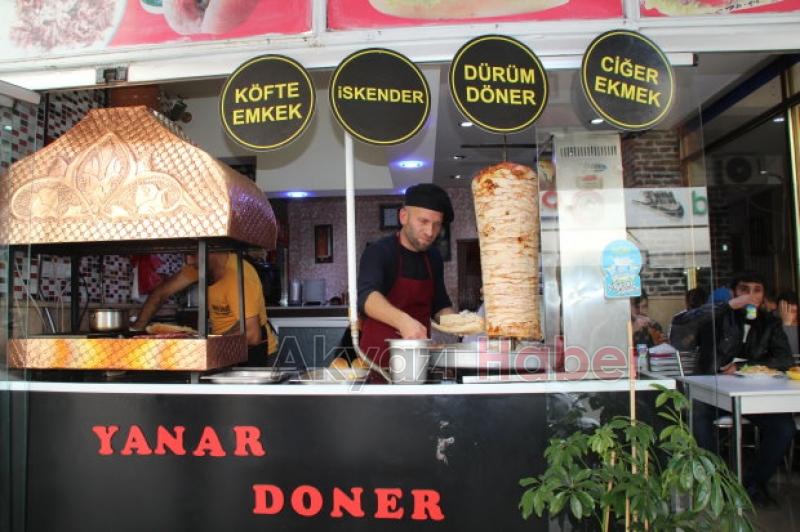 ÖZEL SOSLU DÜRÜM YEMEK İSTEYENLER UZUN KUYRUK OLUŞTURDU