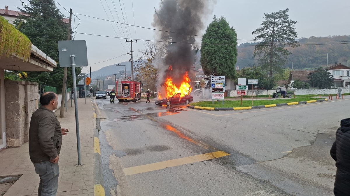 Panik anları; Otomobil alevler içinde kaldı