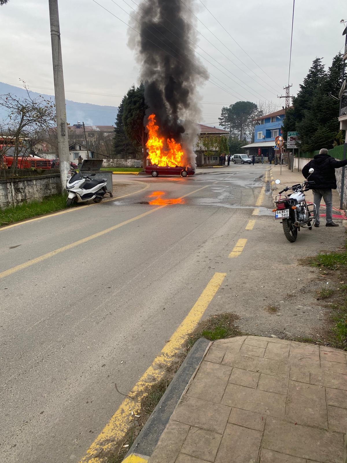 Panik anları; Otomobil alevler içinde kaldı