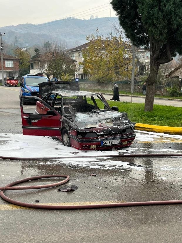 Panik anları; Otomobil alevler içinde kaldı