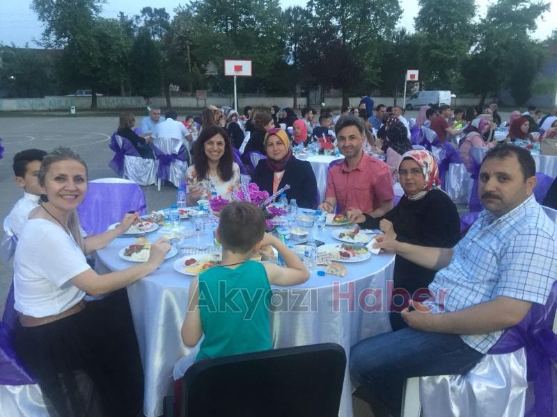 Paris Ortaokulu’nda Mezuniyet Çoşkusu