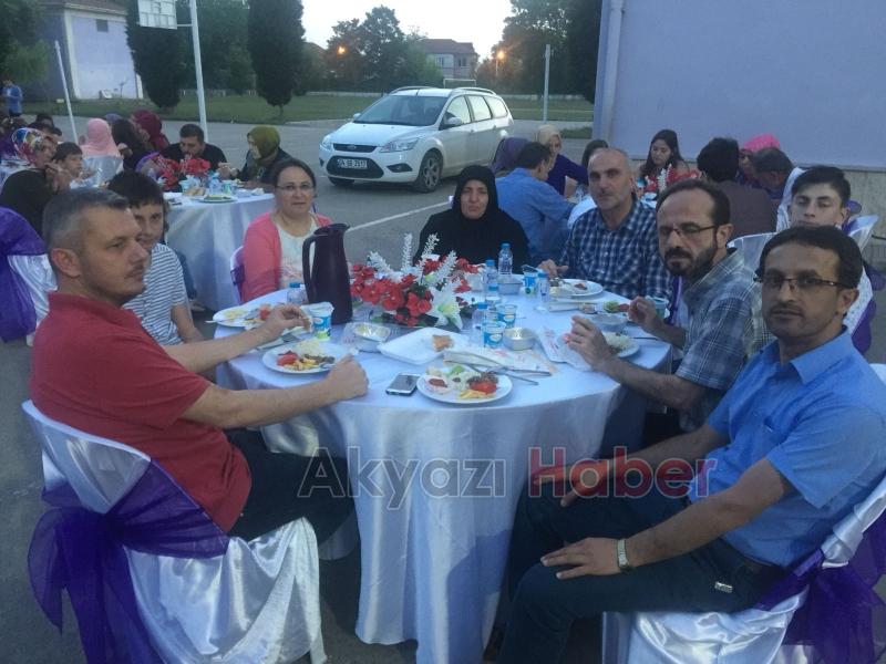 Paris Ortaokulu’nda Mezuniyet Çoşkusu