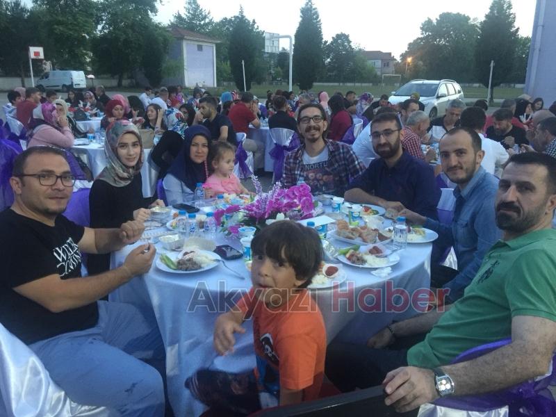 Paris Ortaokulu’nda Mezuniyet Çoşkusu