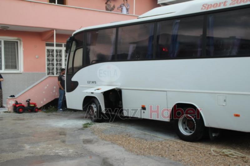 Park Halindeki Midibüs Alev Aldı