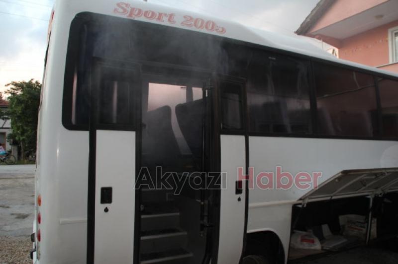 Park Halindeki Midibüs Alev Aldı