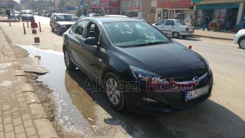 Park Halindeki Otomobil Kurşunlandı