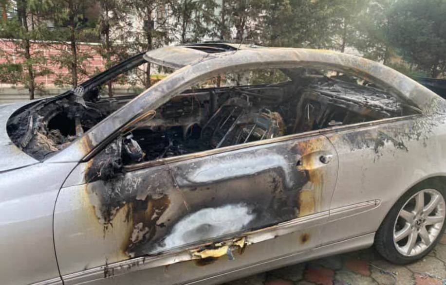 Park halindeki otomobilde yangın