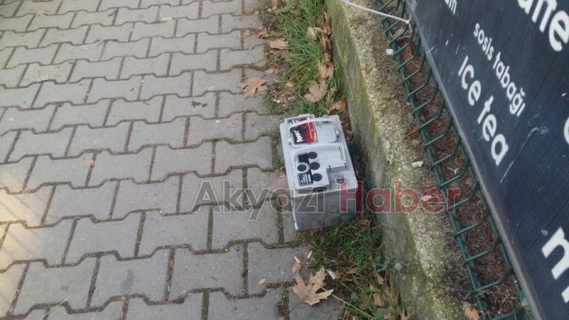 Park Halindeki Otomobili Dumanlar Sardı 