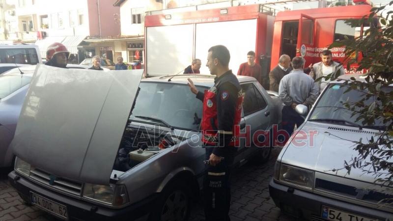 Park Halindeki Otomobili Dumanlar Sardı 