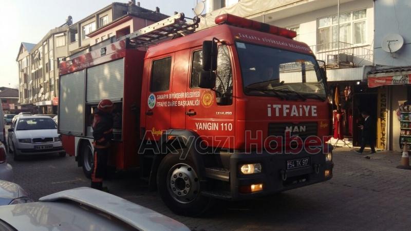 Park Halindeki Otomobili Dumanlar Sardı 