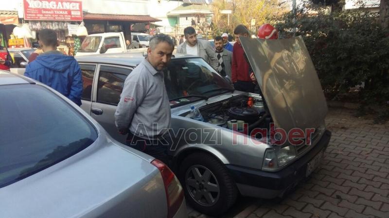 Park Halindeki Otomobili Dumanlar Sardı 