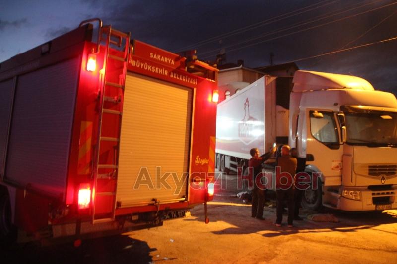 Park Halindeki Tır Alev Aldı