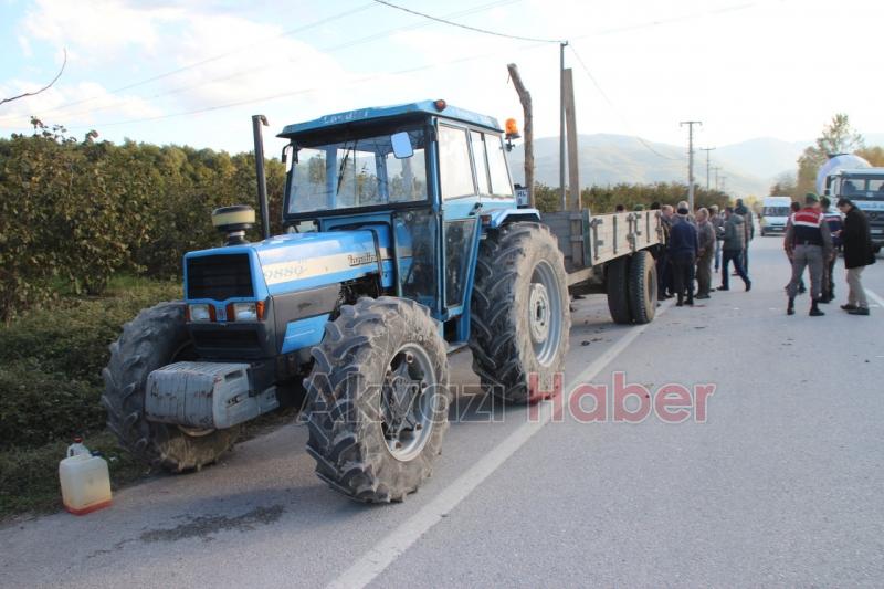 Motosiklet Park Halinde bulunan Römorka Çarptı