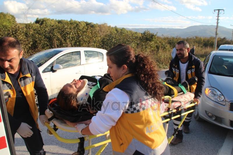 Motosiklet Park Halinde bulunan Römorka Çarptı