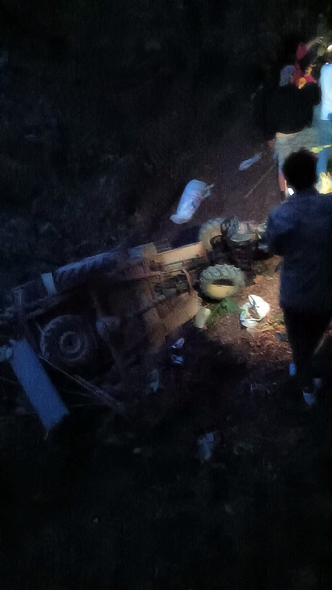 Pat pat şarampole uçtu 8 yaralı